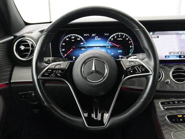 Mercedes-Benz E-KLASSE 300e Avantgarde | Adaptive cruise | Stoelverwarming | 360 Camera | Carplay | Trekhaak | Sfeerverlichting | Half leder | Navigatie | Widescreen | Full LED | PHEV | Plug In