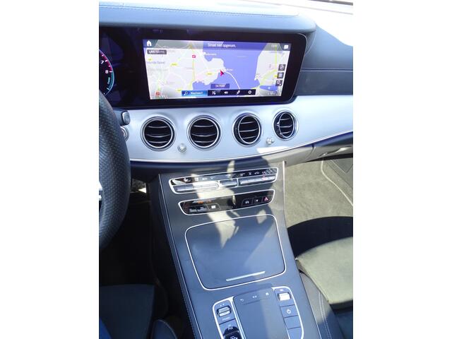 Mercedes-Benz E-KLASSE 300 e 4MATIC AMG Line AUTOMAAT| SPORT INTERIEUR| NAVIGATIE| 360-CAMERA| DODE-HOEK| MULTIMEDIA| AIRCO/ECC| ADAPTIVE CRUISECONTROLL| XENON/LED| TREKHAAK| SFEER VERLICHTING|