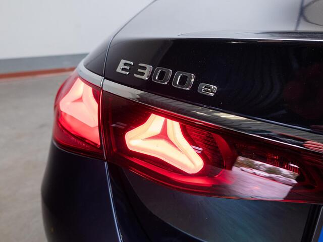 Mercedes-Benz E-KLASSE Limousine 300 e Sport Edition Panorama dak