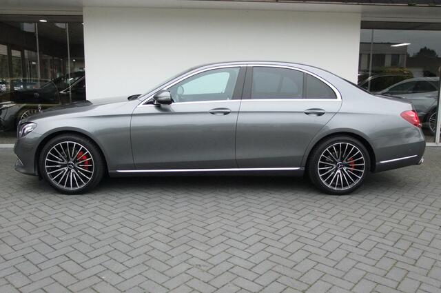 Mercedes-Benz E-KLASSE 220 d Ambition / Camera / Dodehoek/ Distronic / Widescreen/ Stoelverwarming