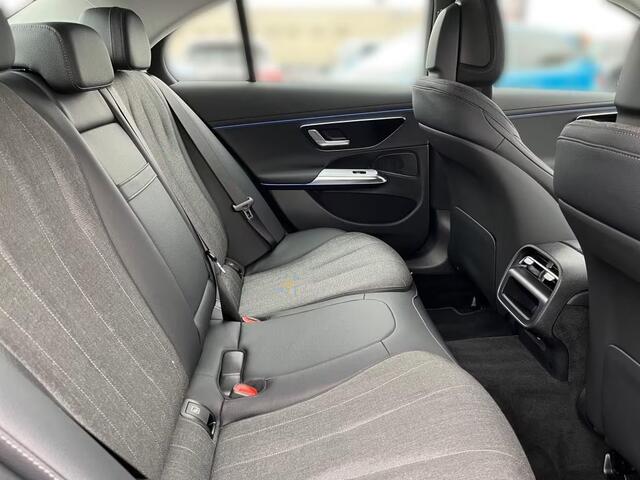 Mercedes-Benz E-KLASSE 300 e Avantgarde Distronic Trekhaak 19 Inch Stuurverwarming Stoelverwarming Camera