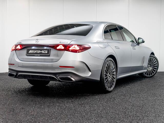 Mercedes-Benz E-KLASSE E 300 e 4MATIC AMG Line | Superscreen | Nappa | Luchtvering | Achterasbesturing