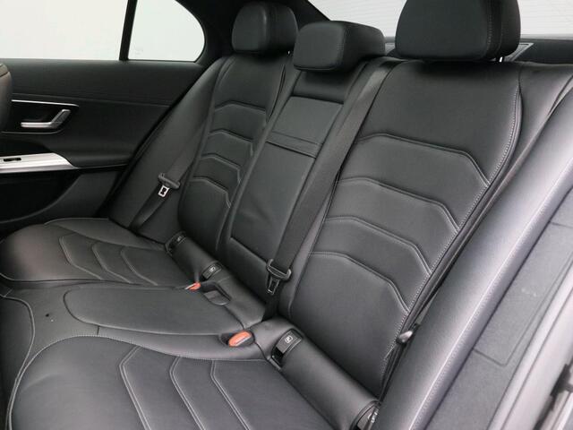 Mercedes-Benz E-KLASSE 300 e AMG Plug-In Hybride AMG Line | Panorama Schuif-Kanteldak | 360° camera | Distronic | Memory Pakket Voorstoelen. Inclusief 24 maanden MB Certified garantie voor Europa.