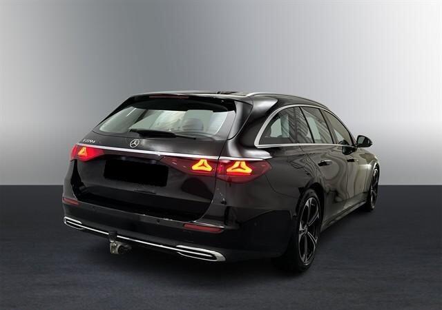 Mercedes-Benz E-estate 220 d Avantgarde Distronic Trekhaak Camera Stoelverwarming MBUX
