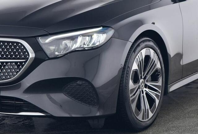 Mercedes-Benz E-estate 300 e Avantgarde Distronic Trekhaak 19 Inch Camera Stoelverwarming