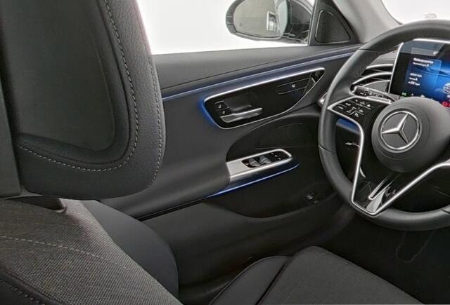 Mercedes-Benz E-estate 300 e Avantgarde Distronic Trekhaak 19 Inch Camera Stoelverwarming