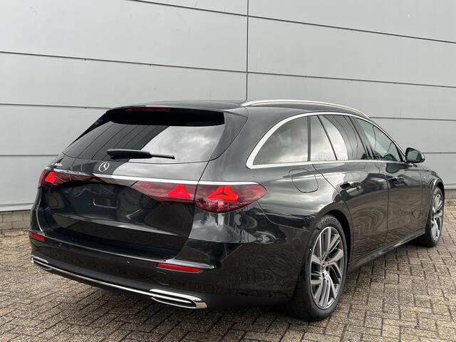 Mercedes-Benz E-estate 300 e Luxury Line | Panoramadak | Trekhaak | Donkergetint Glas Achter | 360° Camera | DISTRONIC Afstandsassistent | Dodehoekassistent | Elektrisch Verstelbare Stoelen + Memory | Stoelverwarming | Apple CarPlay | Android Auto