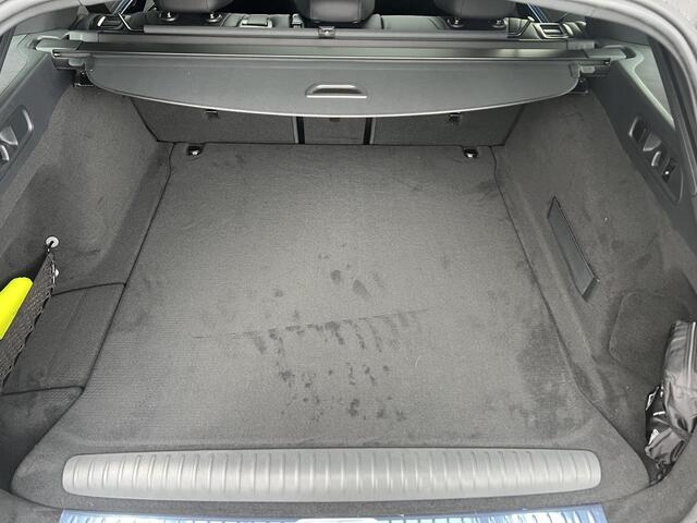 Mercedes-Benz E-estate 300 e Luxury Line | Panoramadak | Trekhaak | Donkergetint Glas Achter | 360° Camera | DISTRONIC Afstandsassistent | Dodehoekassistent | Elektrisch Verstelbare Stoelen + Memory | Stoelverwarming | Apple CarPlay | Android Auto