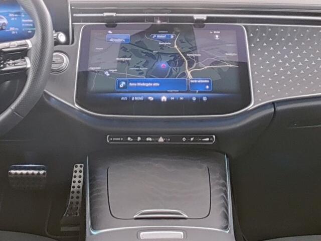 Mercedes-Benz E-estate 300 e AMG Plug-In Hybride | AMG Line Advanced Plus | Night Pakket | Panorama Schuif-Kanteldak | Head-up-Display | Memory Voorstoelen. Inclusief 24 maanden Mercedes-Benz Certified garantie voor Europa.