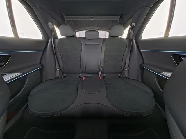 Mercedes-Benz E-estate 300 e AMG Plug-In Hybride | AMG Line Advanced Plus | Night Pakket | Panorama Schuif-Kanteldak | Head-up-Display | Memory Voorstoelen. Inclusief 24 maanden Mercedes-Benz Certified garantie voor Europa.