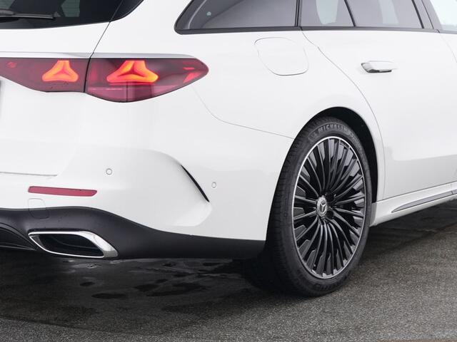 Mercedes-Benz E-estate 300 e AMG Plug-In Hybride AMG Line | Night Pakket | Panorama Schuif-Kanteldak | Burmester® | Trekhaak | 20 Inch AMG Velgen Inclusief 24 maanden MB Certified garantie voor Europa.