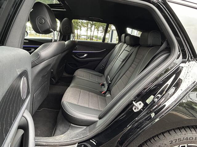 Mercedes-Benz E-estate 300e AMG // Trekhaak 2100kg // 360 Camera // Schuifdak // Night pakket // Elek. Achterklep // Carplay