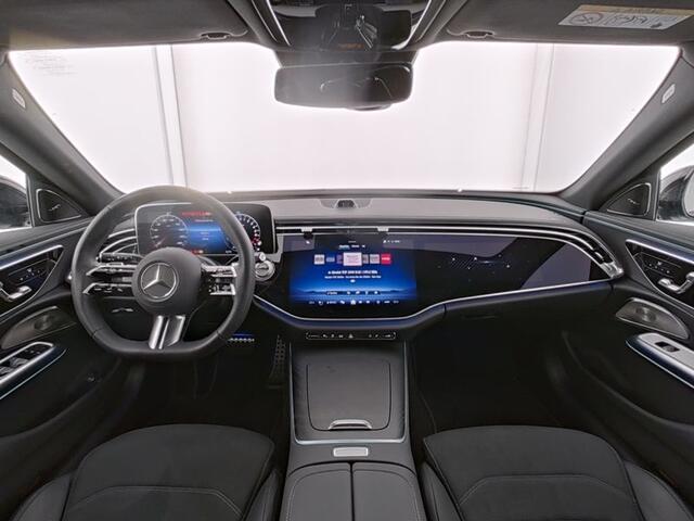 Mercedes-Benz E-estate 300 e AMG Plug-In Hybride AMG Line | Night Pakket | Panorama Schuif-Kanteldak | MBUX Superscreen | Trekhaak | 20 Inch AMG Velgen. Inclusief 24 maanden MB Certified garantie voor Europa.