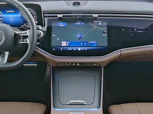 Mercedes-Benz E-estate 300 e AMG Plug-In Hybride AMG Line | Night Pakket | Panorama Schuif-Kanteldak | MBUX Superscreen | Burmester® | AC en DC Laden. Inclusief 24 maanden MB Certified garantie voor Europa.