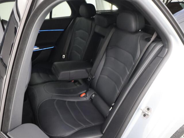 Mercedes-Benz E-estate 300 e AMG Line | Navigatie | Parkeercamera | Stoelverwarming/verkoeling | Keyless Go |