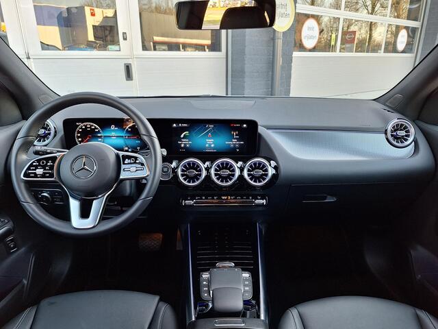 Mercedes-Benz EQA 250+ Business Edition | Apple CarPlay | Android Auto | Donkergetint Glas Achter | Dodehoekassistent | Alarm | Sfeerverlichting | Stoelverwarming | Achteruitrijcamera | Parkeersensoren | Elektrisch Inklapbare Buitenspiegels
