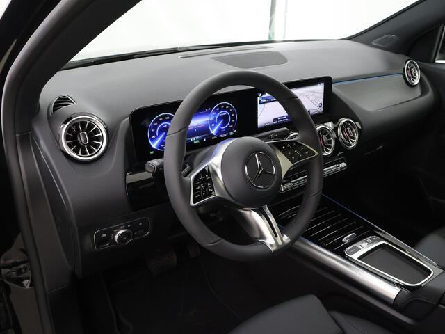 Mercedes-Benz EQA 250+ Business Solution Luxury 71 kWh | Panoramaschuifdak | Trekhaak | 360°-camera | Winter pakket | KEYLESS-GO