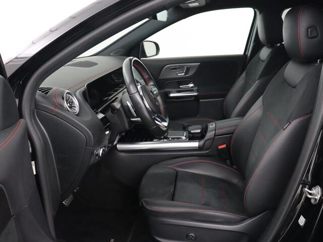 Mercedes-Benz EQA 250 AMG 67kWh | Trekhaak | Carplay | Head-Up | Stoelverwarming | Memory | Keyless | Navigatie | Leder/Alcantara | Sfeerverlichting | Widescreen | Full LED | Park Assist