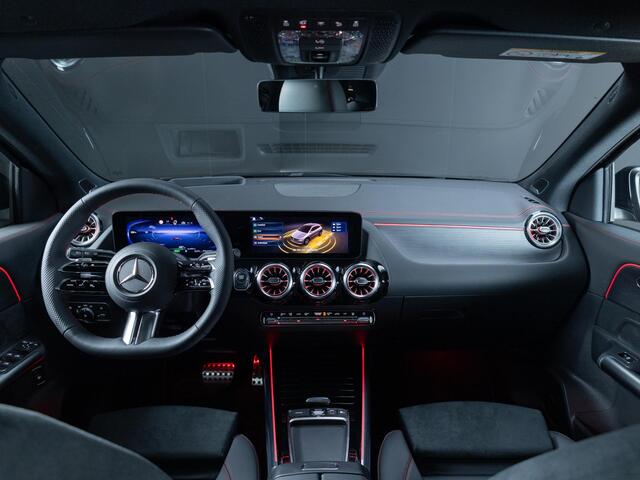 Mercedes-Benz EQA 250+ Business Solution AMG 71 kWh Panorama dak | Trekhaak