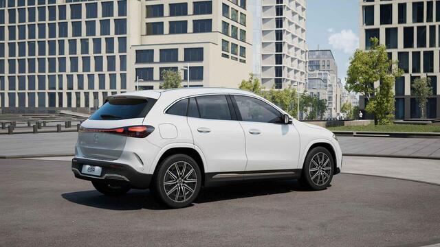 Mercedes-Benz EQA 250+ Business Solution AMG 71 kWh | Panoramadak | Dodehoekassistent | Parkeercamera | Sfeerverlichting | Apple carplay |