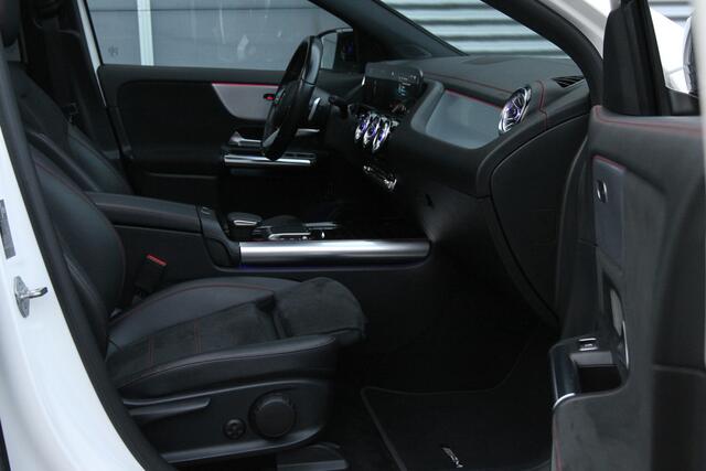 Mercedes-Benz EQA 250+ AMG Line 71 kWh I Pano.dak I Camera I Carplay