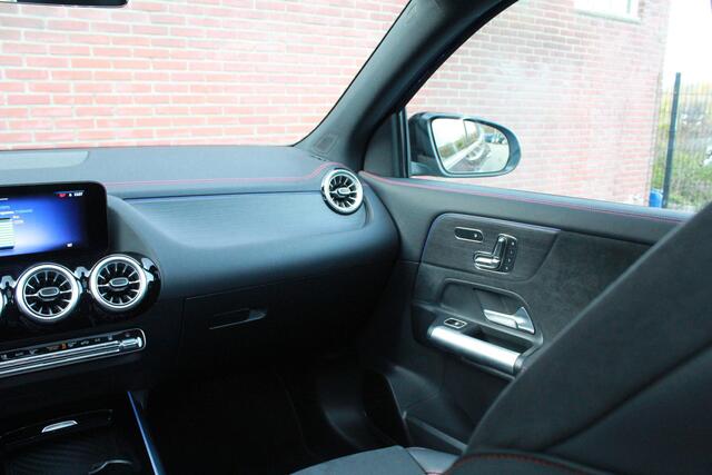 Mercedes-Benz EQA 300 4MATIC AMG Line 67 kWh | Pano | Distronic | Memory |