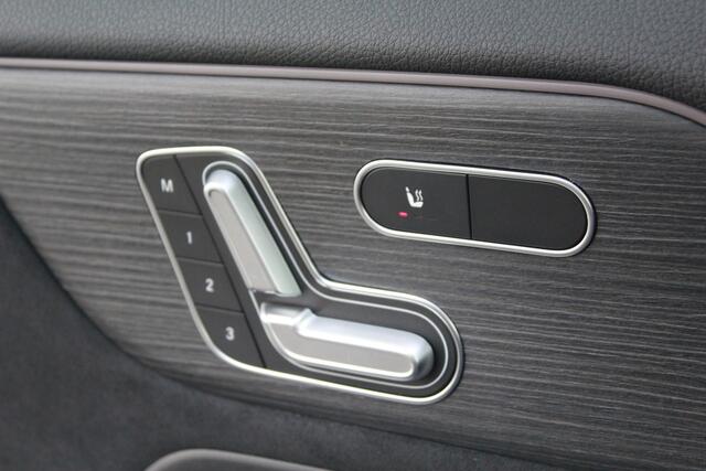 Mercedes-Benz EQA 300 4MATIC AMG Line 67 kWh | Pano | Distronic | Memory |