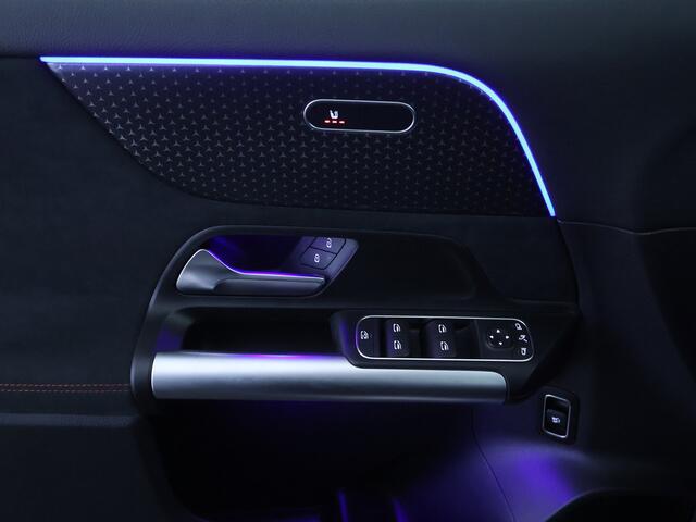 Mercedes-Benz EQA 250+ 71 kWh AMG Nightpakket | Trekhaak | Nightpakket | Alarm | Keyless Go | Sfeerverlichting | Stuur en Stoelverwarming | Car Play | Inclusief 48 maanden Mercedes-Benz Certified garantie voor Europa.