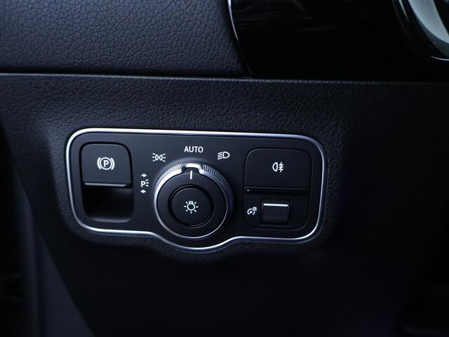 Mercedes-Benz EQA 250+ 71 kWh AMG Nightpakket | Trekhaak | Nightpakket | Alarm | Keyless Go | Sfeerverlichting | Stuur en Stoelverwarming | Car Play | Inclusief 48 maanden Mercedes-Benz Certified garantie voor Europa.