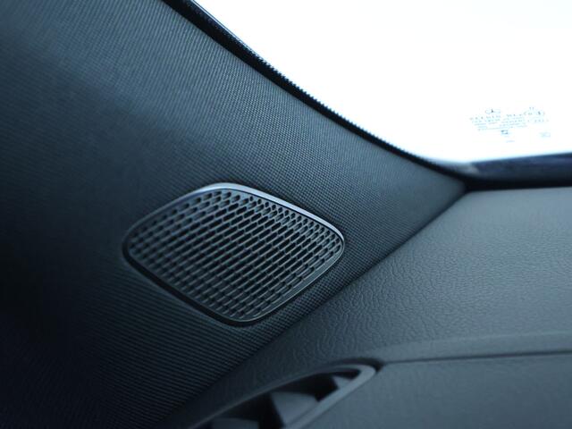 Mercedes-Benz EQA 250+ 71 kWh AMG Nightpakket | Trekhaak | Nightpakket | Alarm | Keyless Go | Sfeerverlichting | Stuur en Stoelverwarming | Car Play | Inclusief 48 maanden Mercedes-Benz Certified garantie voor Europa.