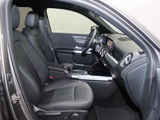 Mercedes-Benz EQB 250+ Luxury Line | Camera | Panorama dak | Zitcomfort Pakket | Getint Glas