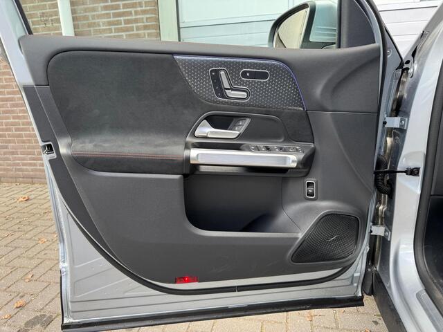 Mercedes-Benz EQB 250+ AMG Line | 7 Zits! | Panoramadak | Achteruitrijcamera | Memorystoelen Verwarmd | Sfeerverlichting | Apple & Android Carplay