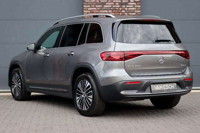 Mercedes-Benz EQB 300 4MATIC Luxury Line 71 kWh | Facelift | Memory | Advanced Sound System | Surround Camera | Verwarmd Stuurwiel | Keyless Go | Augmented Reality | Vario-Achterbank |
