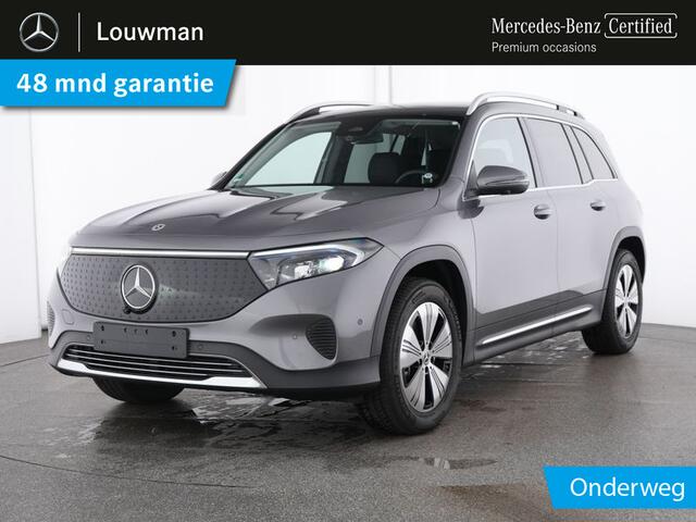 Mercedes-Benz EQB 300 4MATIC Luxury Line 67 kWh Trekhaak | Panorama Schuif-Kanteldak | Rijassistentiepakket | 360°-Camera | Sfeerverlichting | Stuur en Stoelverwarming. Inclusief 24 maanden MB Certified garantie voor Europa.
