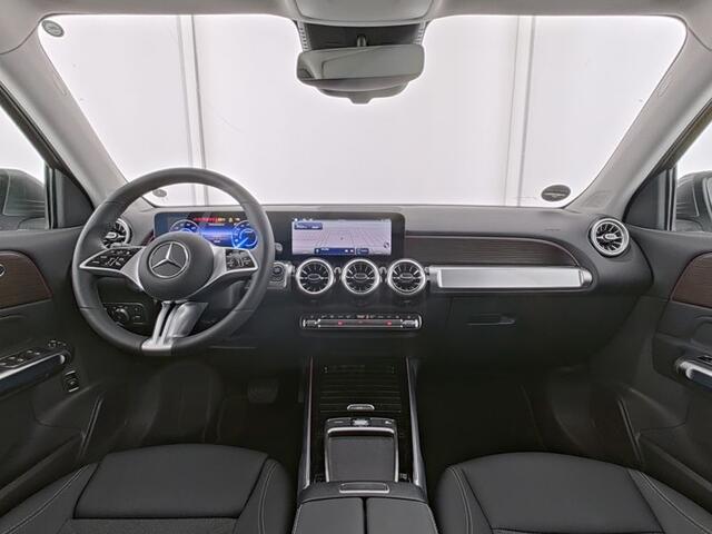 Mercedes-Benz EQB 300 4MATIC Luxury Line 67 kWh Trekhaak | Panorama Schuif-Kanteldak | Rijassistentiepakket | 360°-Camera | Sfeerverlichting | Stuur en Stoelverwarming. Inclusief 24 maanden MB Certified garantie voor Europa.