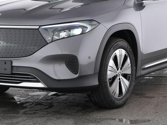 Mercedes-Benz EQB 300 4MATIC Luxury Line 67 kWh Trekhaak | Panorama Schuif-Kanteldak | Rijassistentiepakket | 360°-Camera | Sfeerverlichting | Stuur en Stoelverwarming. Inclusief 24 maanden MB Certified garantie voor Europa.