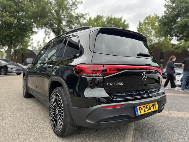 Mercedes-Benz EQB 250 AMG Line 7p. 67 kWh PANORAMADAK | ELECTR STOELEN+geheugen | AMBILIGHT | ADAPTIVE CRUISE | HEAD UP | MEGA COMPLEET!