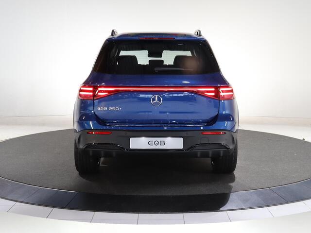 Mercedes-Benz EQB 250+ AMG Line 71 kWh | Premium Pakket | Rij-assistentiepakket | Nightpakket | Winterpakket | Panorama-schuifdak | Verstelbare Demping |