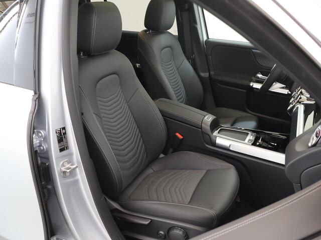 Mercedes-Benz EQB 250+ Luxury Line 71 kWh | Panoramadak | Winter Pakket | Car Play | Sfeerverlichting |