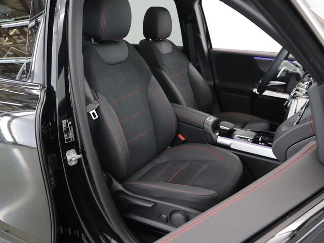 Mercedes-Benz EQB 300 4MATIC AMG NIGHT Premium 67 kWh | Panoramadak | Sfeerverlichting | Apple Carplay | Stoelverwarming | Achteruitrijcamera |