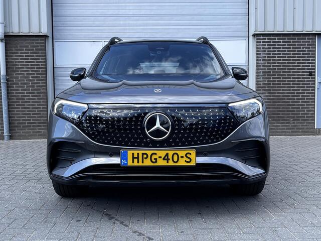 Mercedes-Benz EQB 250+ Business Solution AMG | Panoramadak | Night Pakket | Burmester Surround Sound | 360° Camera | Head-up Display | Dodehoekassistent | Elektrisch Verstelbare Stoelen + Memory | Stoelverwarming | Sfeerverlichting | Apple CarPlay | Android Auto