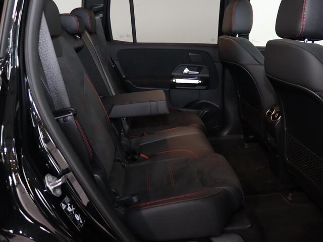 Mercedes-Benz EQB 250 AMG Line 67 kWh | Night | Panoramadak | 20" lichtmetalen velgen | 360 graden camera | Stoelverwarming |