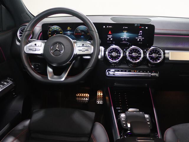 Mercedes-Benz EQB 250 AMG Line 67 kWh | Night | Panoramadak | 20" lichtmetalen velgen | 360 graden camera | Stoelverwarming |