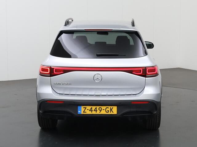 Mercedes-Benz EQB 250+ Business Edition 71 kWh | Afneembare trekhaak | AMG Line | Nightpakket | 19-Inch | Stoelverwarming | MBUX |