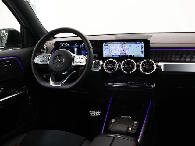 Mercedes-Benz EQB 250+ Business Edition 71 kWh | Afneembare trekhaak | AMG Line | Nightpakket | 19-Inch | Stoelverwarming | MBUX |