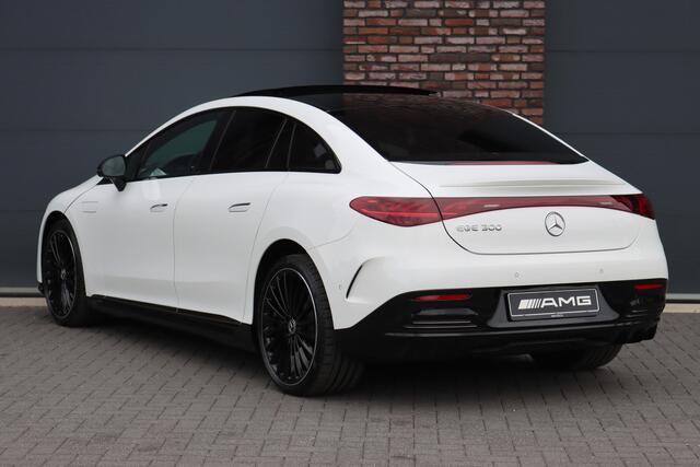 Mercedes-Benz EQE 300 Premium AMG Line 89 kWh | Hyperscreen | Airmatic | Distronic+ | Memory | Burmester | Digital Light | Panoramadak | Warmtepomp | Surround Camera | Augmented Reality | Leder | Keyless Go |