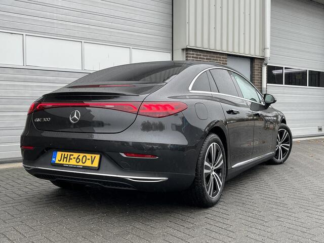 Mercedes-Benz EQE 300 Business Edition | Panoramadak | Plus Pakket | DISTRONIC Afstandsassistent | Dodehoekassistent | Donkergetint Glas Achter | Apple CarPlay | Android Auto | Elektrisch Verstelbare Stoelen + Memory | Stoelverwarming | Sfeerverlichting | Elektrisch Inkla