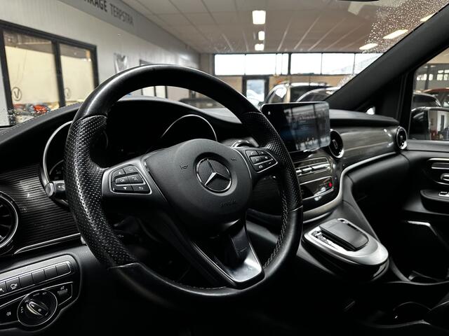 Mercedes-Benz EQV 300 L2 90kWh/ AMG Styling/ 2x Schuifdeur/ LED Koplampen/ 18'' LMV/ Vol Leder/ Elek. Kofferklep/ 360° Camera/ Sfeerverl./ Lane-Assist./ Apple + Android/ Elek. Stoelen + Memory/ Stoelverw.