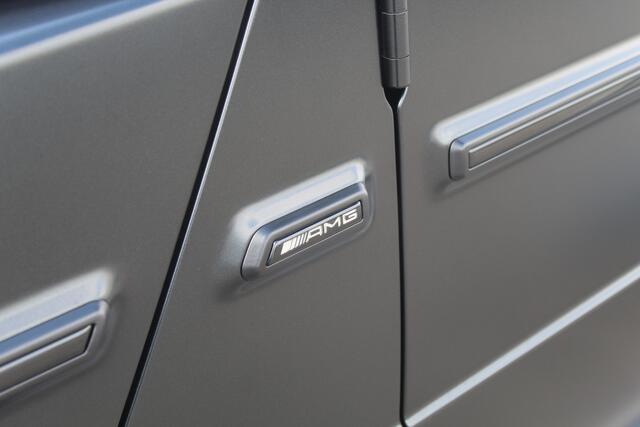 Mercedes-Benz G-KLASSE 63 AMG Night pakket/Magno matt/Panoramadak/Burmester audio/Sfeerverlichting/Entertainment schermen achter/Akrapovic/AMG active ride control/Elektrisch verstelbare stoelen met memory + massage/Stoel verwarming + koeling/360° camera/voorruitverwarming/IWC