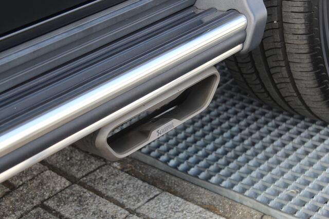 Mercedes-Benz G-KLASSE 63 AMG Night pakket/Magno matt/Panoramadak/Burmester audio/Sfeerverlichting/Entertainment schermen achter/Akrapovic/AMG active ride control/Elektrisch verstelbare stoelen met memory + massage/Stoel verwarming + koeling/360° camera/voorruitverwarming/IWC